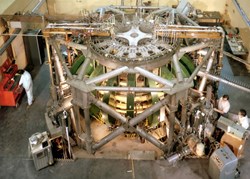 The Princeton Large Torus (PLT) experiment used neutral beam heating to achieve then-record plasma temperature of 60 million degrees Celsius in 1978. (Click to view larger version...)